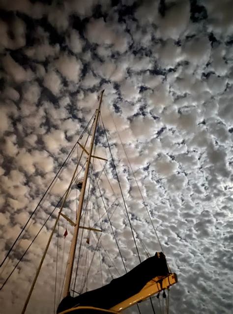 Cielo enladrillado en Port Ginesta