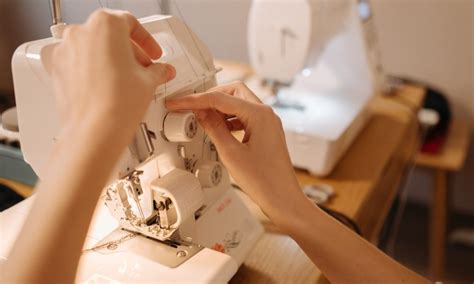 Thread Not Catching On Bobbin Hook 的图像结果