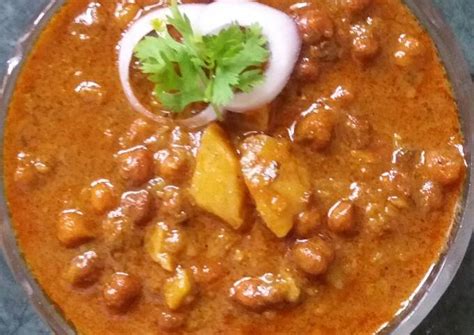 Kala Chana aloo Ki sabzi Recipe by Vanika Agrawal - Cookpad