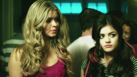 Alison Dilaurentis & Aria Montgomery in pll flashback | Alison pretty ...