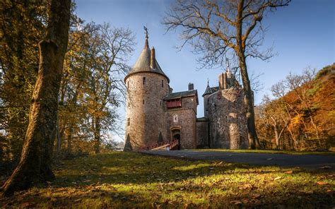 Download wallpaper autumn, tower, Wales, Red castle, section landscapes ...