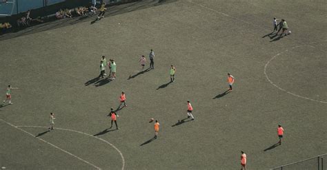 Playing Football 的图像结果