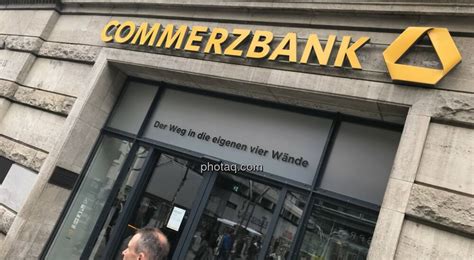 Unser Robot zum DAX: Kleines Minus zum Wochenauftakt, Commerzbank stark ...