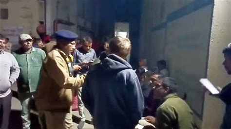 Girl falls into pond in Gujarat's Patan; 4 others jump in to save her ...