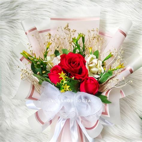 Jual Kerangka Buket Snack Kosongan Buket Murah Inlcude Bunga Artificial ...