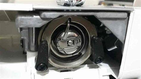 Singer Athena 2000 Sewing Machine Bobbin Problems 的图像结果