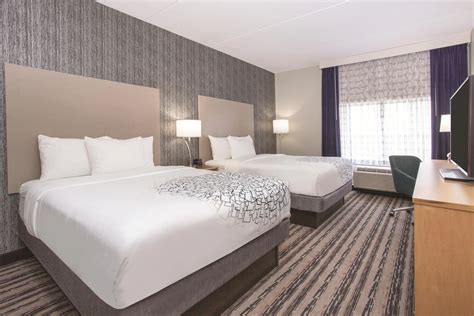 La Quinta Inn & Suites by Wyndham Buffalo Amherst | Buffalo, NY Hotels