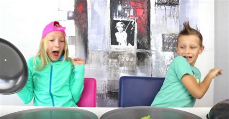 Sis vs Bro Poop Challenge 的图像结果