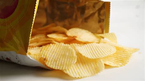 കർണാടകയിൽ എത്തിയത് ഹാനികരമായ ലഘുഭക്ഷണങ്ങളെന്ന് കണ്ടെത്തി | Kerala ...