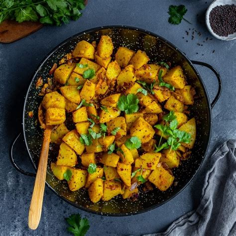 Easy Bombay Potatoes (Bombay Aloo) - Easy Peasy Foodie