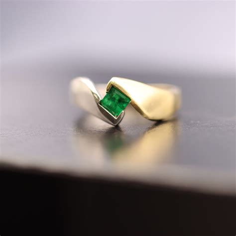 Colombian vs. Zambian Emeralds: A Comparative Analysis – Precious Earth