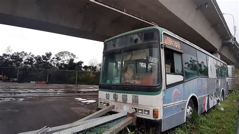 台中客运的旧公交车，储存在雾峰省议会停车场里头。 - YouTube