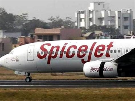 SpiceJet की फ्लाइट से यात्रा कर रहे हैं, तो अब उड़ान के दौरान ही बुक कर ...