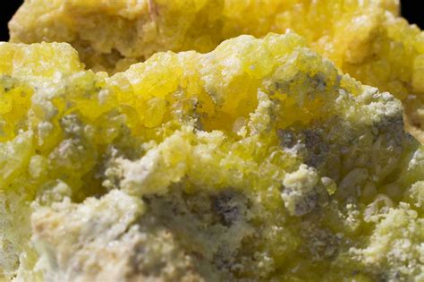 Sulfur: healing properties, where it is found and how it is used