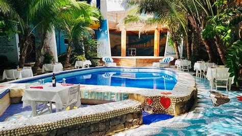 MAISON DU BONHEUR (Ngor) - Hostel Reviews, Photos, Rate Comparison ...