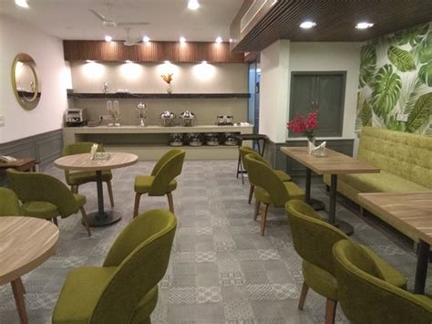 Good medium budget hotel in Saket, Delhi - Review of Hotel Palm Greens ...