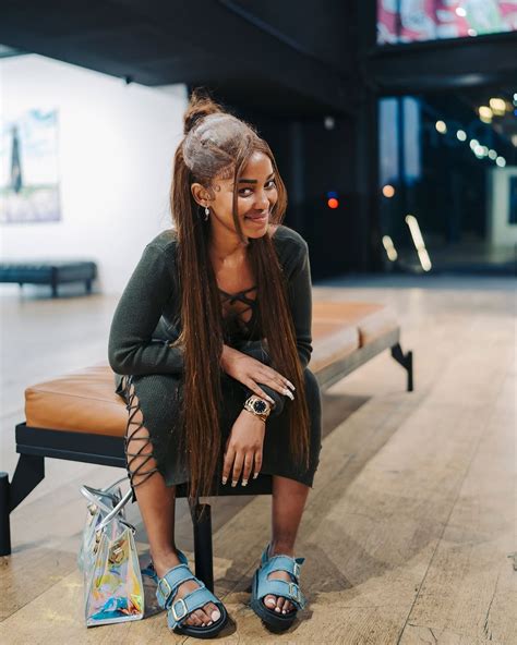 Watch: Zee Nxumalo buys new Mercedes Benz worth R2 million - Mzansi Stars