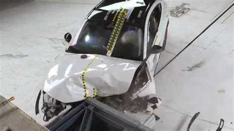 Ford Crash-Test IIHS 的图像结果