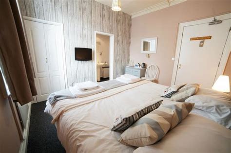 WAVES IN (Bournemouth, Dorset) - Inn Reviews, Photos, Rate Comparison ...