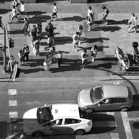 People Walking Top View 的图像结果