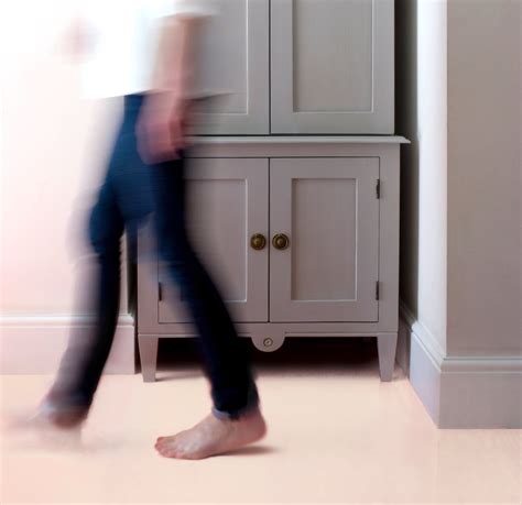 Thick pink vinyl floor on the roll - for bathrooms, kitchens & offices ...