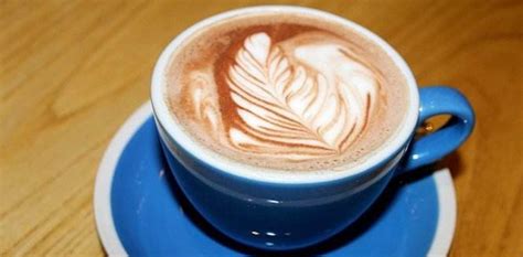 热奶咖啡和蛋糕 库存图片. 图片 包括有 烘烤, 放松, 咖啡, 鲜美, 早晨, 酥皮点心, 奶油, 口味 - 32006775
