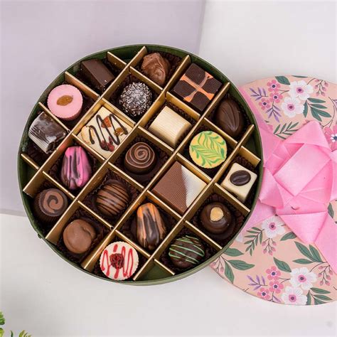 Send Designer Bhaiya Bhabhi Rakhi with Sweets N Chocolates Online ...