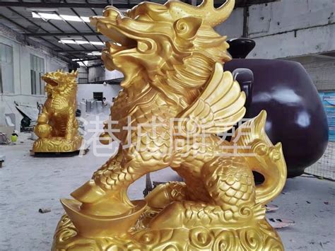 大型玻璃钢招财猫雕塑现身新华联开业抽奖-方圳雕塑厂