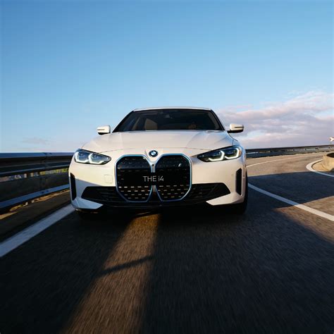 Summerfest with Great Deals - Tiên phong trong công nghệ xanh cùng BMW i4, BMW iX3 với ưu đãi ...