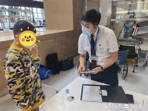 13岁男孩独自飞日本不料核酸超期，东航员工爱心接力协助抵达_旅客_航班_山东