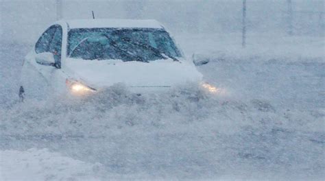 'Bomb cyclone' triggers Boston flooding panic, high tides trapping ...