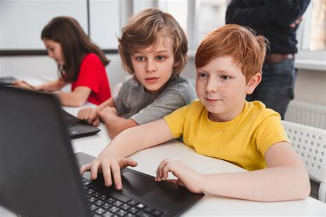 Kids Using Computers 的图像结果