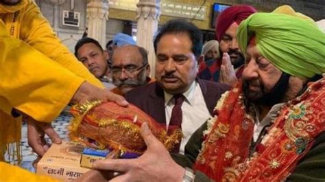 Capt Amarinder Performs Kar Sewa at Durgiana Temple Holy Sarovar on ...