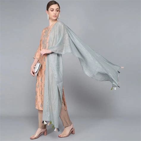 PEACH MUSLIN WOMEN'S KURTA PAJAMA DUPATTA SET