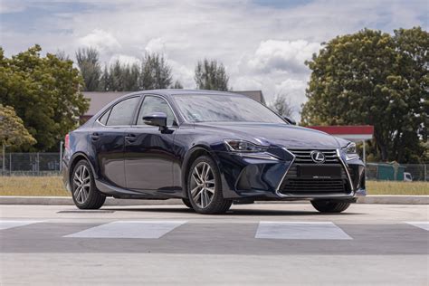 Motorist Car Buyer's Guide: Lexus IS200t | Articles | Motorist Singapore
