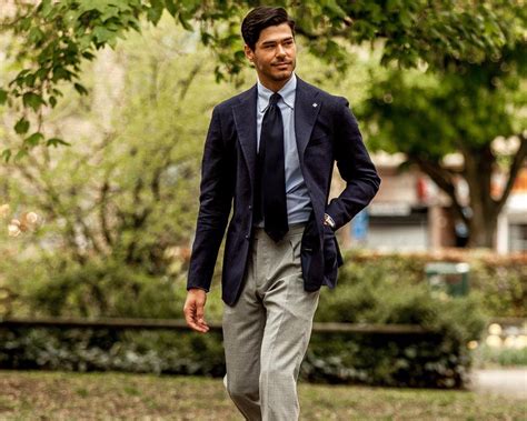 Lead the Pack with 6 Business Casual Outfits for Men - Aklasu