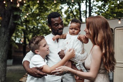 Emigrant and Immigrant: What Are the Differences