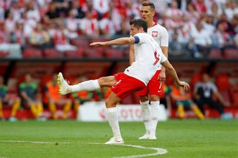 Japan end woeful run, Lewandowski shines for Poland