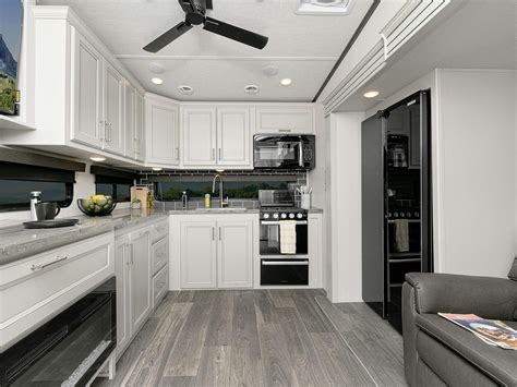 Cougar Premium Fifth Wheels - Model 320RDS Floorplan - Keystone RV