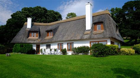 Dream holiday cottage on the shores of Lough Derg – The Irish Times