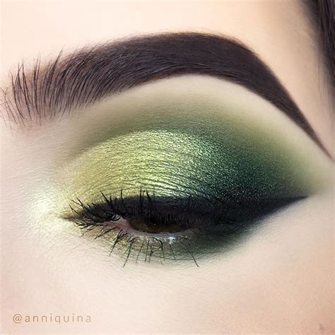 Anniquina on Instagram: "🦎 @colouredraine eyeshadows in Glisten ...