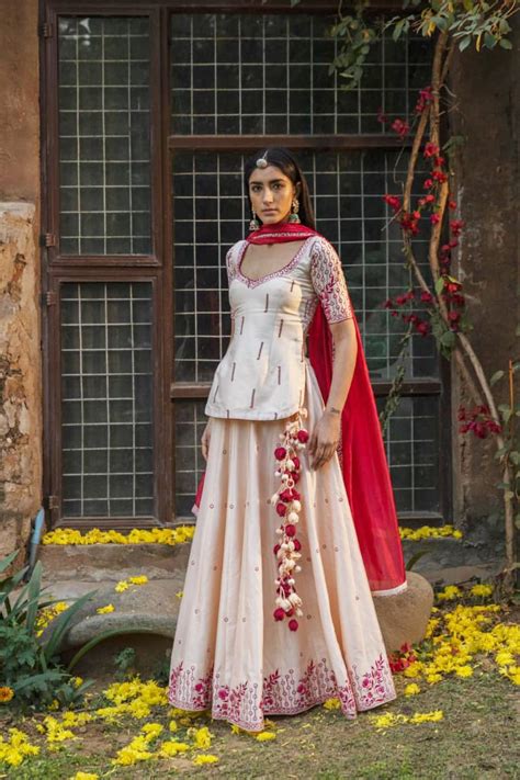 12 simple, lightweight lehengas that are perfect for intimate weddings ...