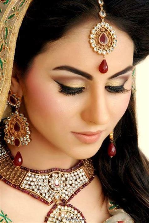 7 Exquisite Maang Tika Trends To Look For – India's Wedding Blog