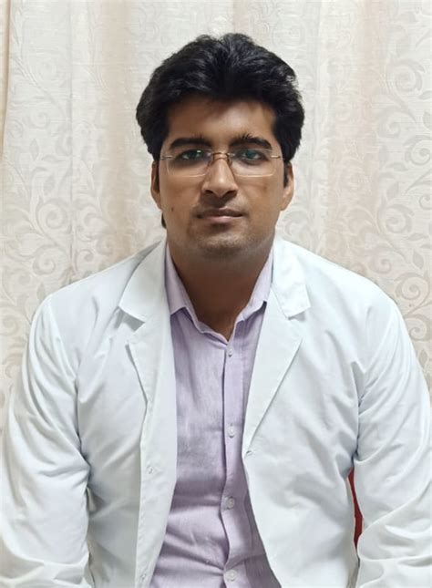 जॉक इच म्हणजे काय आहे? डॉक्टरांकडून समजून घेऊयात याची कारणे, लक्षणे आणि ...