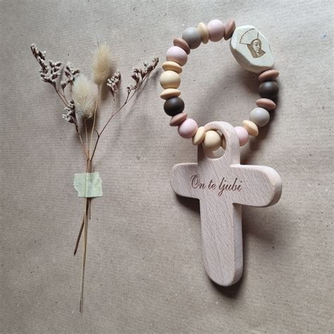 Krunica za bebe "On te ljubi" prva je krunica za vaše dijete