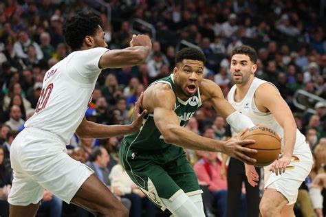 Is Giannis Antetokounmpo playing tonight against Cleveland Cavaliers ...