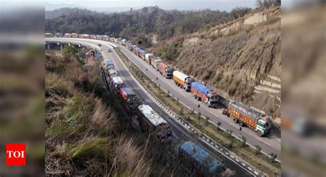 Jammu-Kashmir National Highway closed for second consecutive day, 3,000 ...