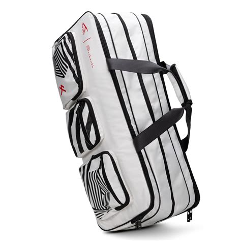 Hundred Magnum Kit Bag – Hundred India
