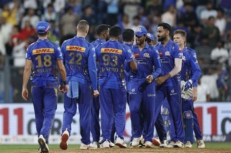 MI's latecomers pose in funky 'Superman' outfit at airport ahead of IPL ...