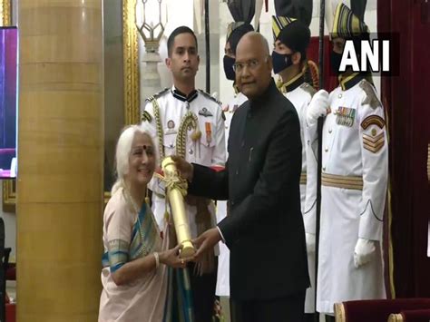 President Ram Nath Kovind presents Padma Vibhushan award to vocalist ...